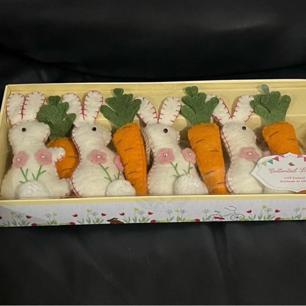 Cottontail Lane Easter Bunny and Carrot Garland - Easter Bunnies Garland